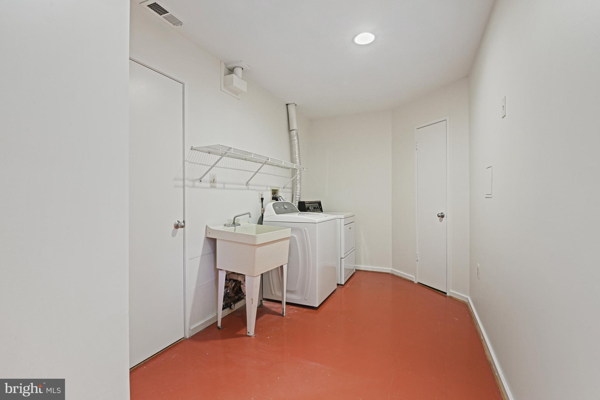 11504 Turnbridge Lane Reston, VA 20194 - Photo 45 of 51 a very nice looking room with a table and chairs