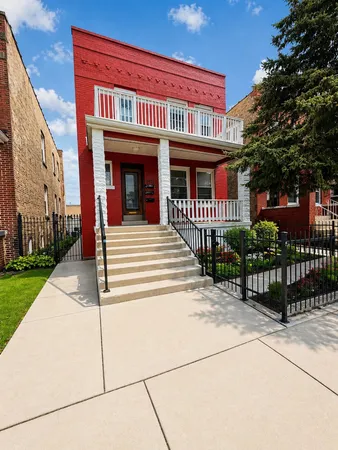 $1,950 | 4925 West Henderson Street, Unit 1, Chicago, IL 60641