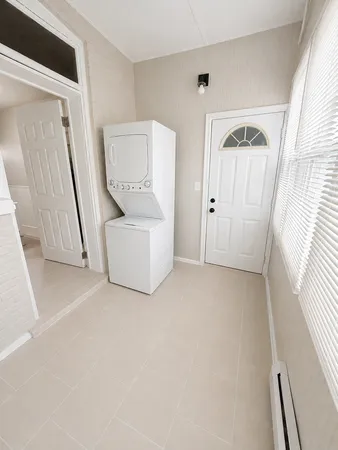 $1,950 | 4925 West Henderson Street, Unit 1, Chicago, IL 60641