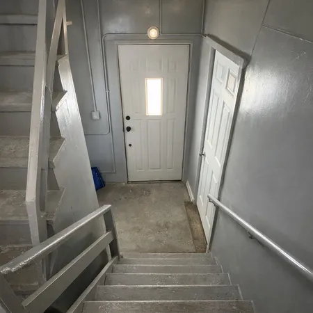 $1,950 | 4925 West Henderson Street, Unit 1, Chicago, IL 60641