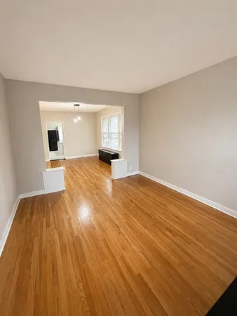 $1,950 | 4925 West Henderson Street, Unit 1, Chicago, IL 60641