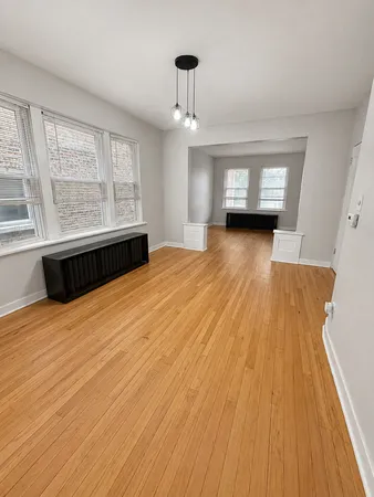 $1,950 | 4925 West Henderson Street, Unit 1, Chicago, IL 60641