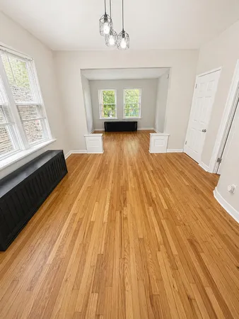 $1,950 | 4925 West Henderson Street, Unit 1, Chicago, IL 60641