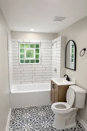 $1,950 | 4925 West Henderson Street, Unit 1, Chicago, IL 60641