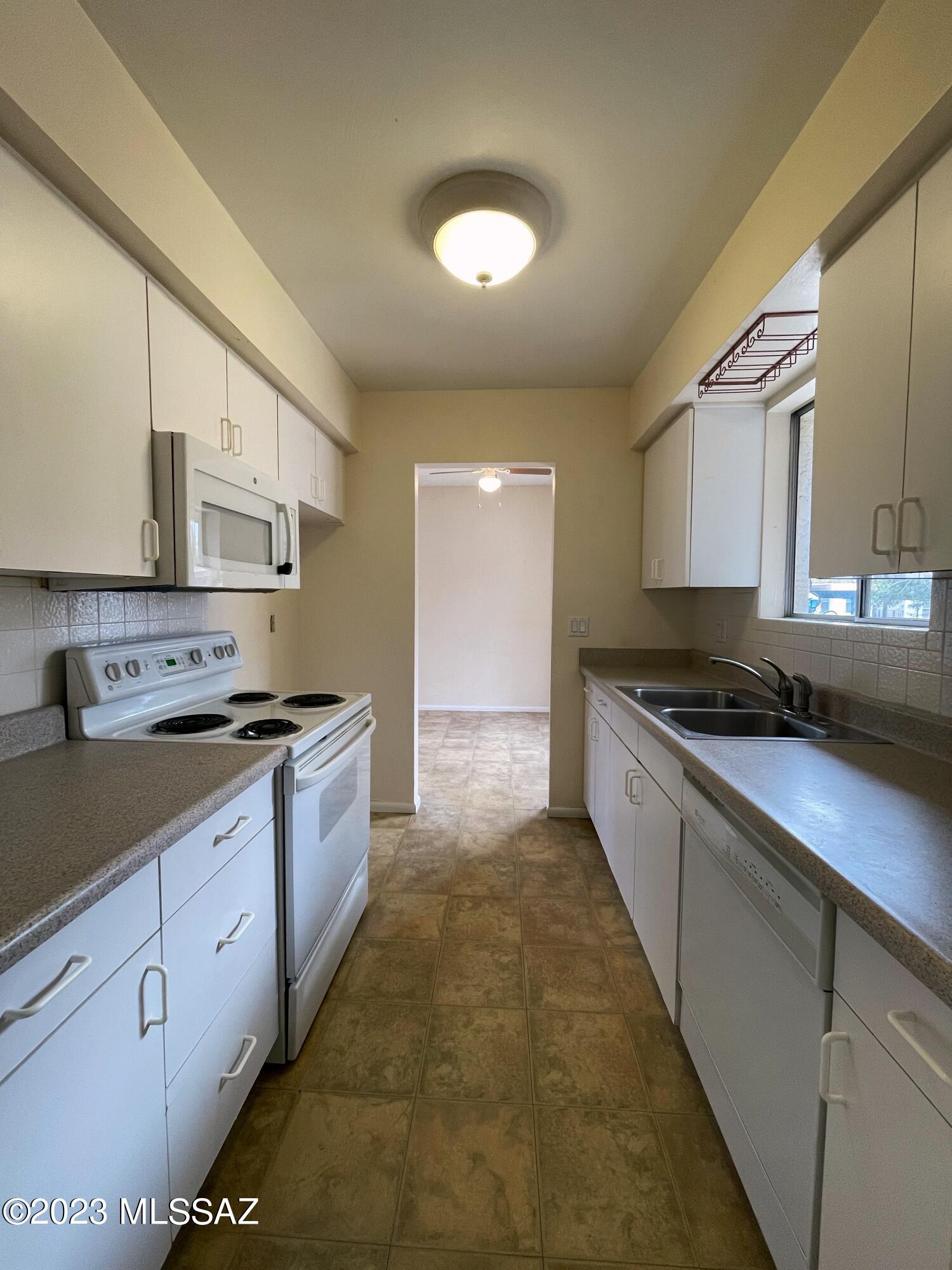660 East River Road, Unit X Tucson, AZ 85704 - Photo 11 of 35