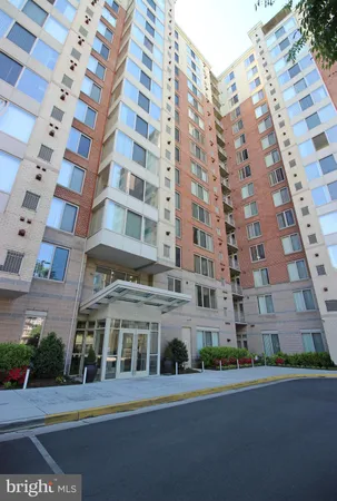 $2,000 | 2726 Gallows Road, Unit 112, Vienna, VA 22180