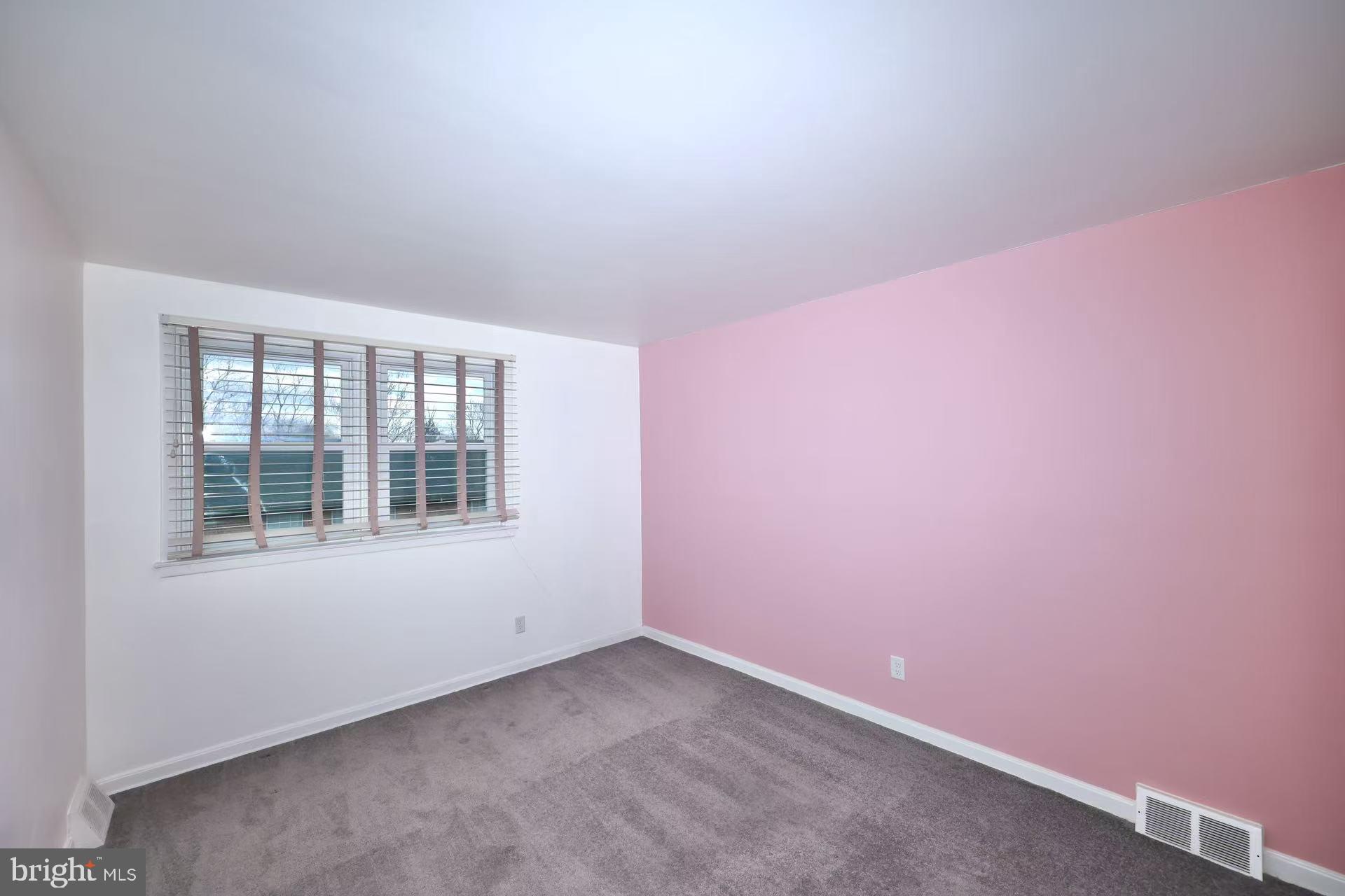 11850 Basile Road Philadelphia, PA 19154 - Photo 23 of 31 an empty room with a window