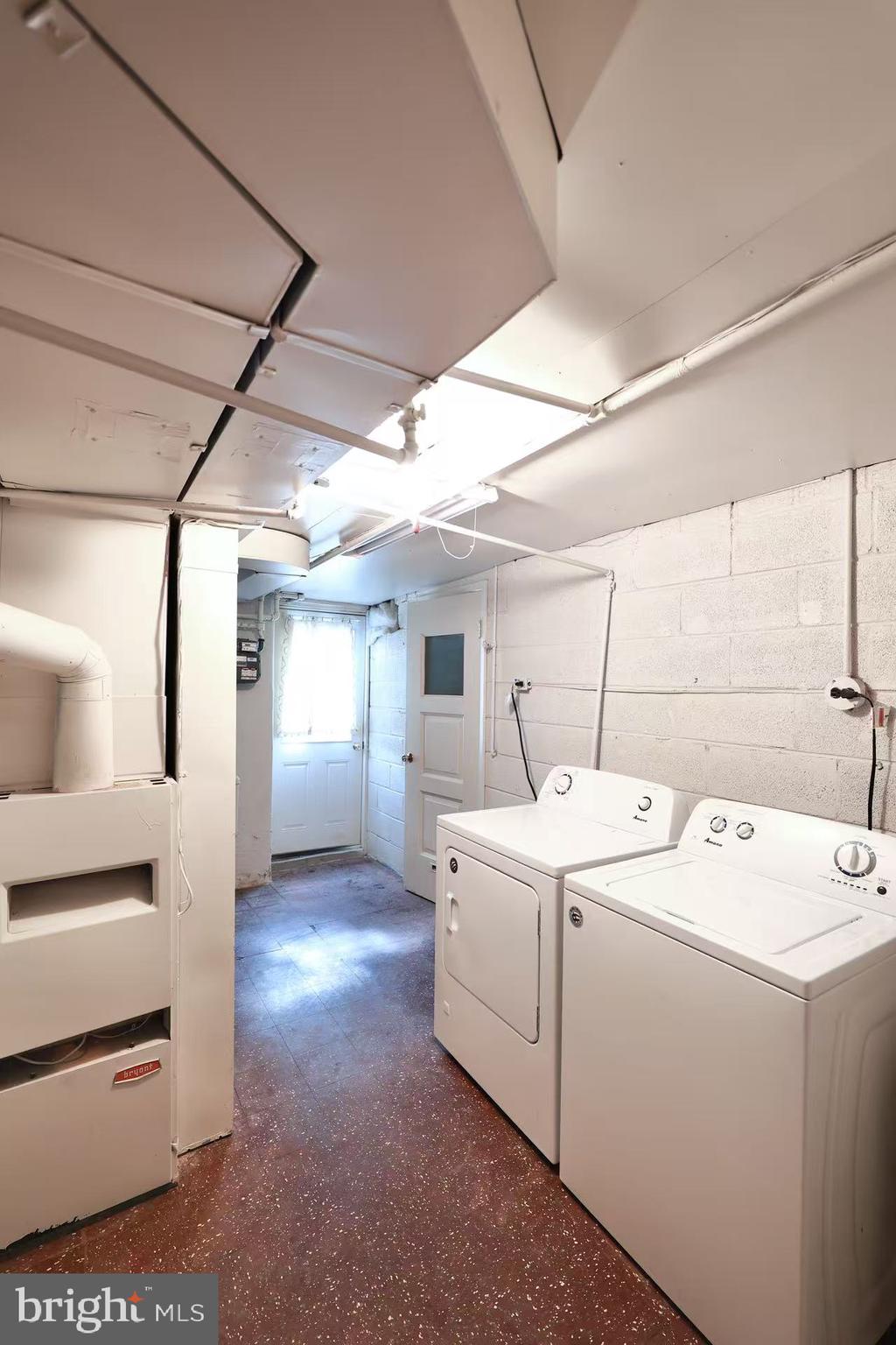 11850 Basile Road Philadelphia, PA 19154 - Photo 25 of 31 a utility room with dryer and washer
