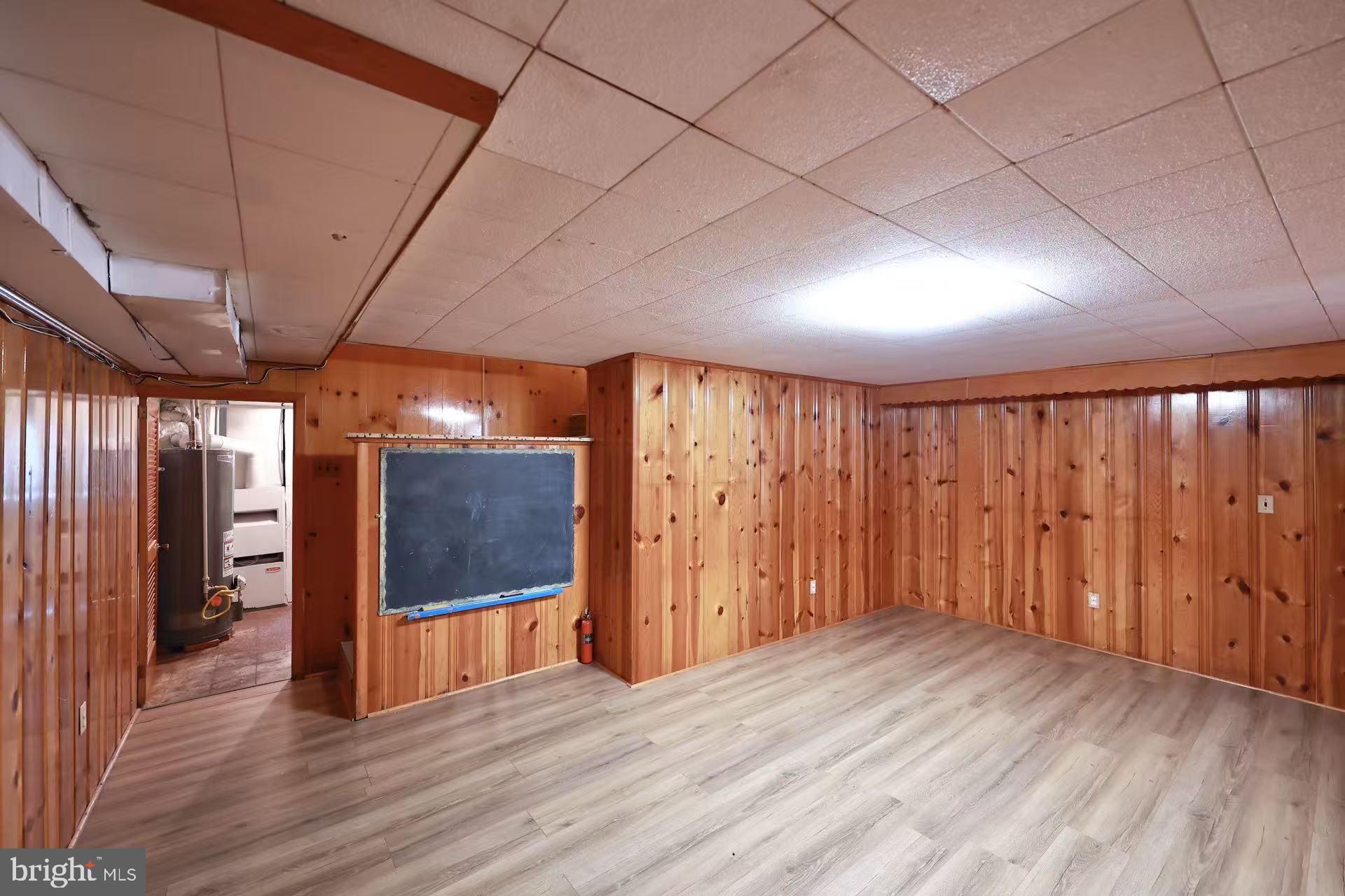 11850 Basile Road Philadelphia, PA 19154 - Photo 27 of 31 a view of hallway with wooden floor