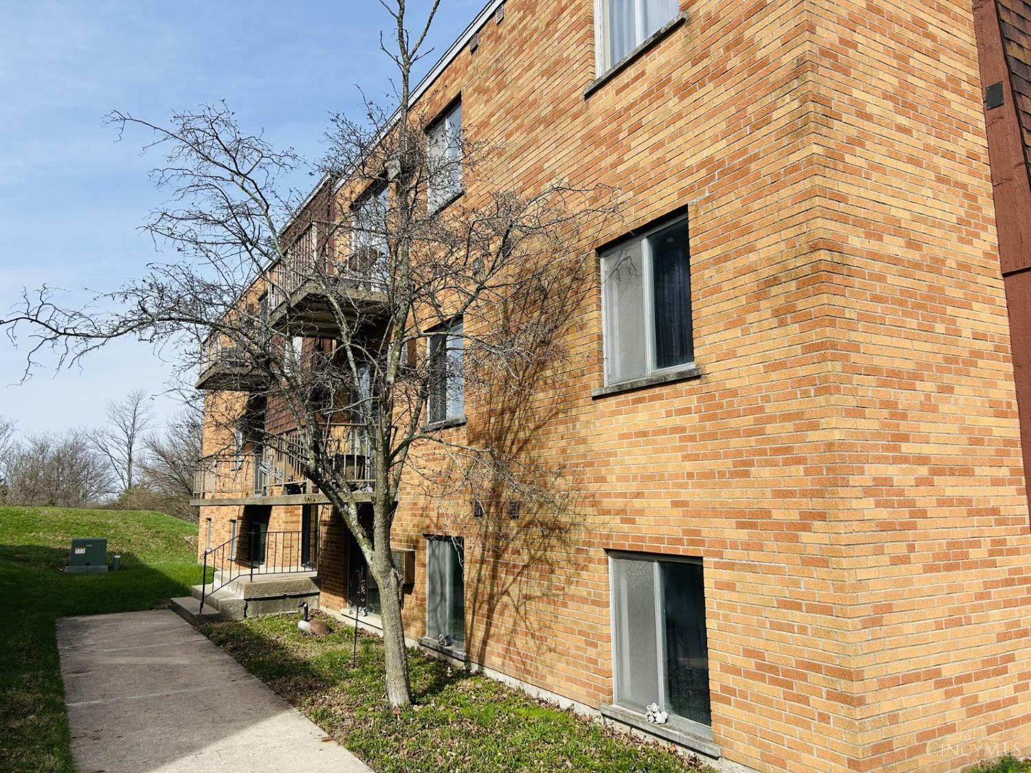 5617 Cheviot Road Cincinnati, OH 45247 - Photo 2 of 9