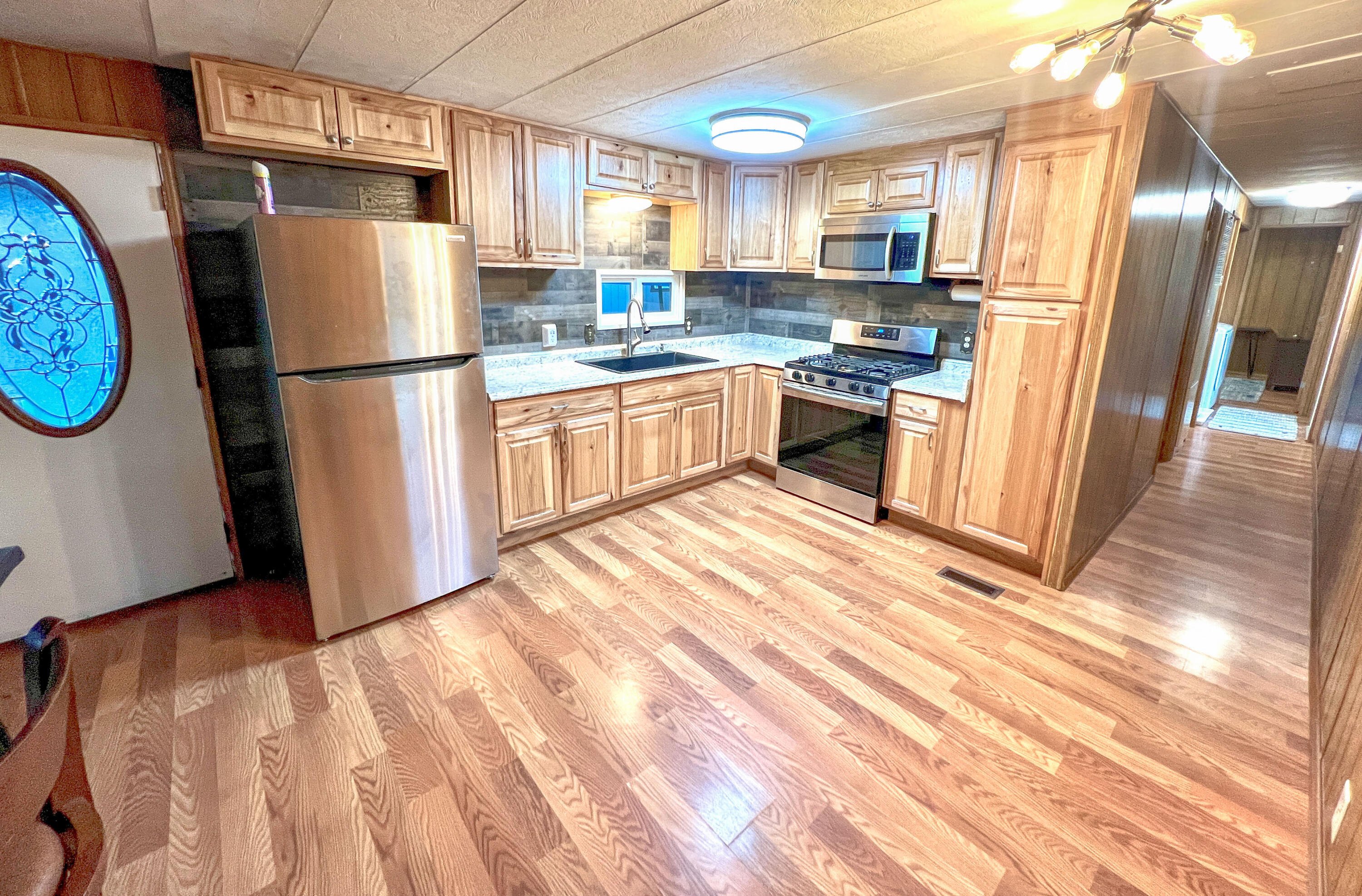 2335 Table Rock Road, Unit SPC 20 Medford, OR 97501 - Photo 1 of 16 Kitchen