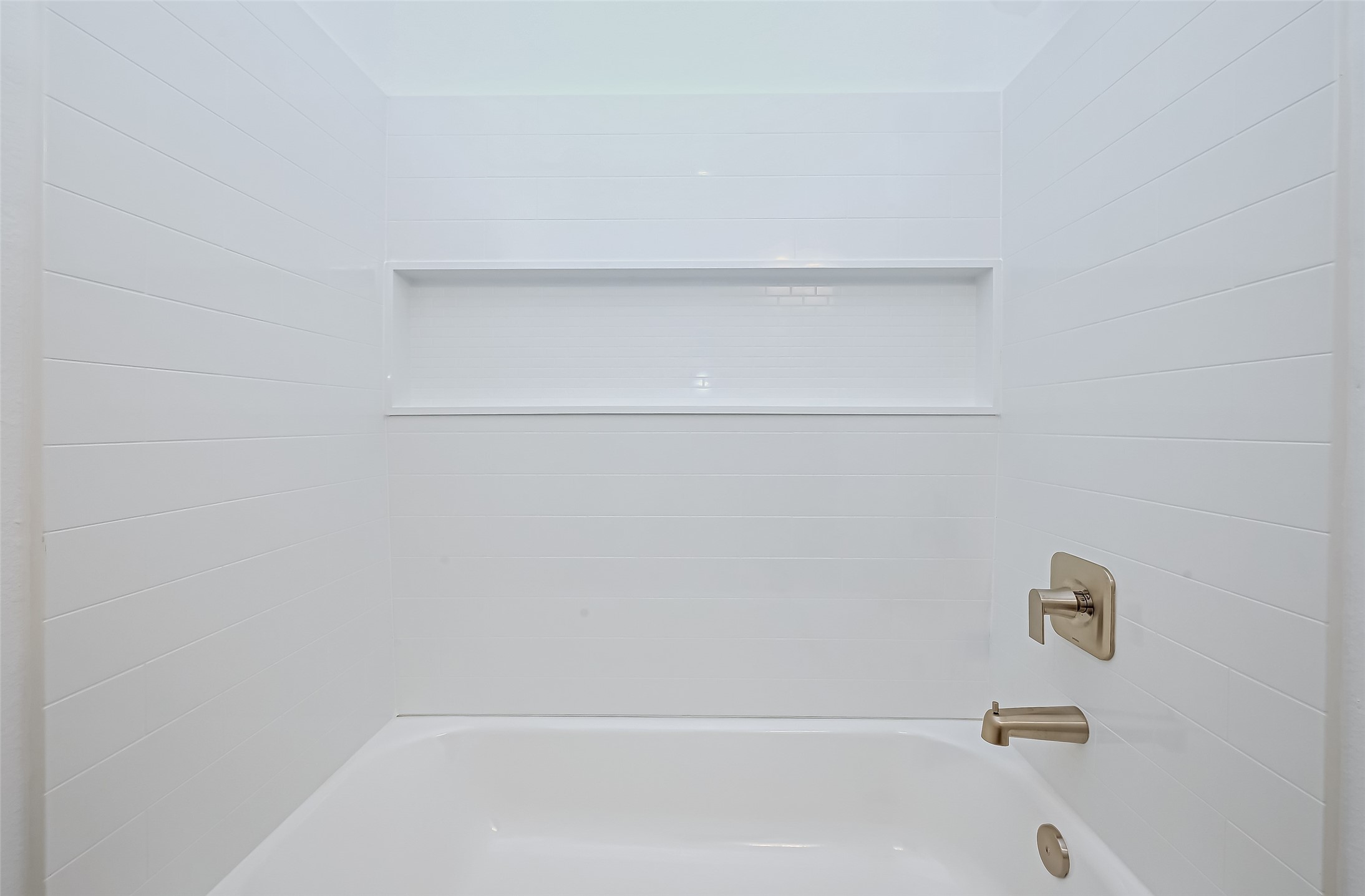 1308 Tan Gable Lane Katy, TX 77493 - Photo 18 of 30 a view of a bathtub
