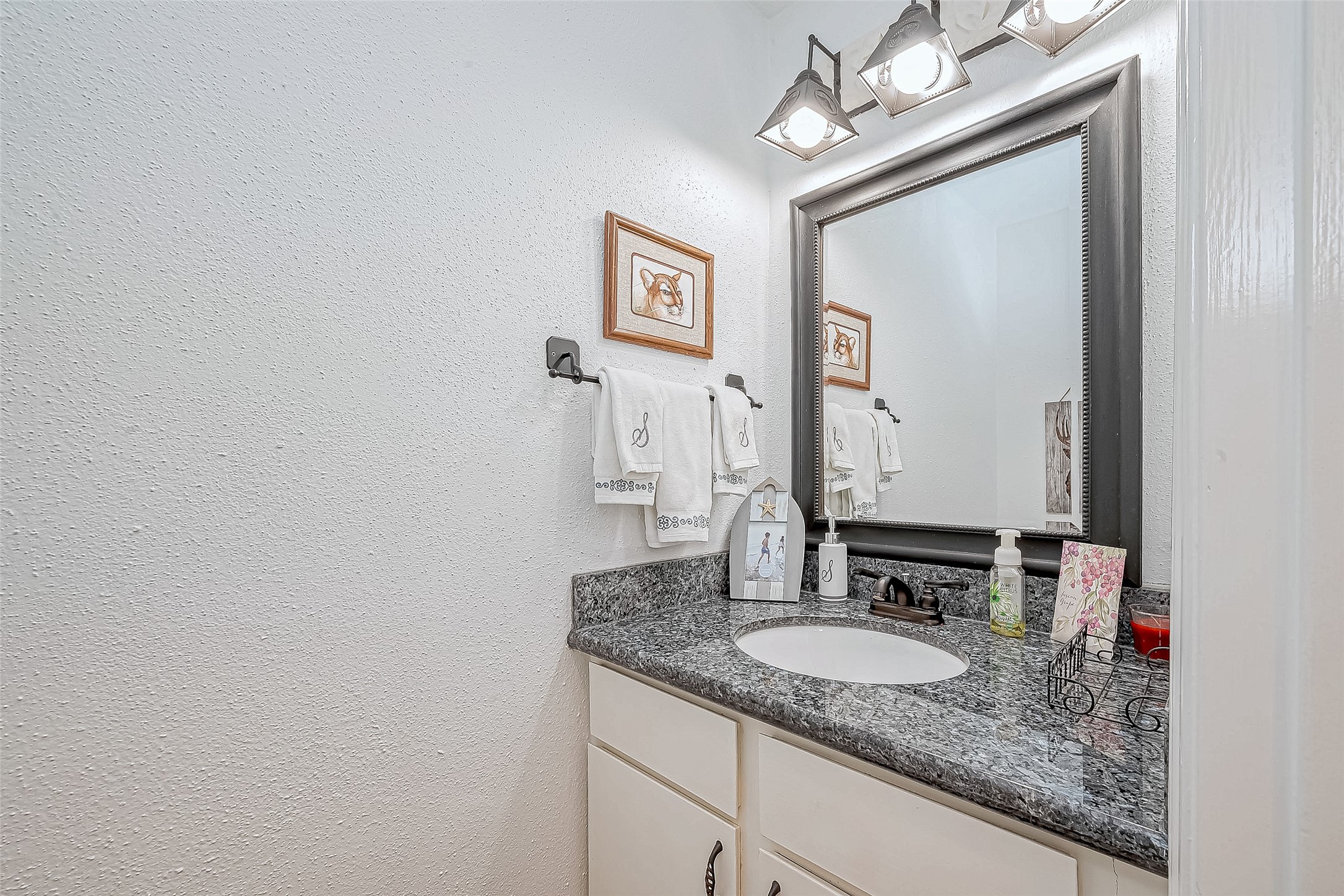 2100 Tanglewilde Street, Unit 189 Houston, TX 77063 - Photo 18 of 31 Powder room downstairs with granite counter
