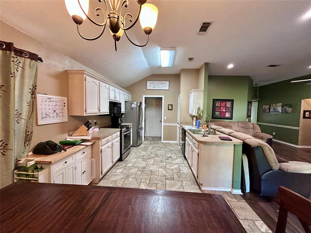 187 Sandy Lane Reno, TX 75462 - Photo 9 of 17