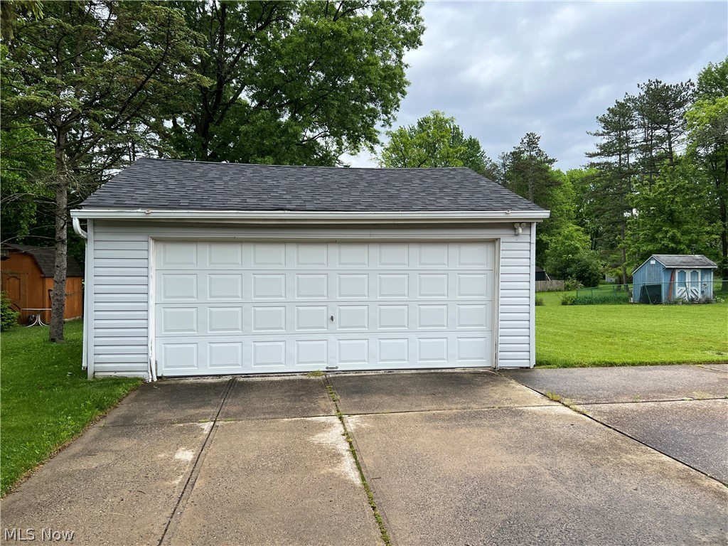 6571 Charles Road North Olmsted, OH 44070 - Photo 21 of 22