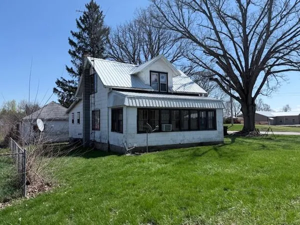 $69,900 | 325 South Main Street, Montgomery, MI 49255