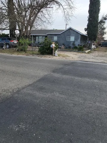 a view of entryway with outdoor seating