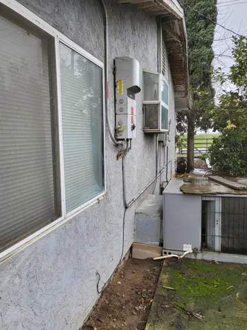 a room with furniture and a mirror