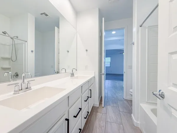 $2,595 | 3811 South 64th Drive, Phoenix, AZ 85043