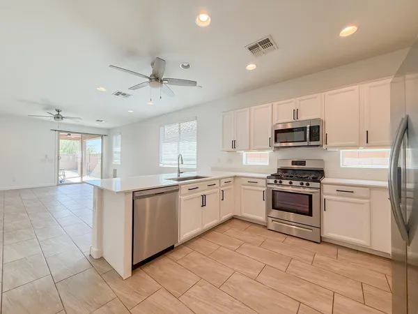 $2,595 | 3811 South 64th Drive, Phoenix, AZ 85043