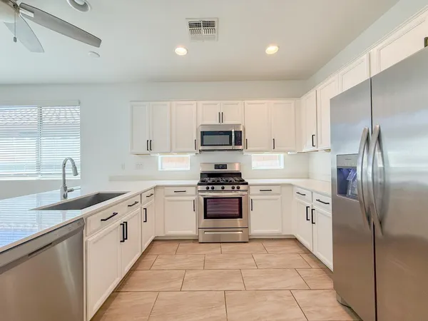 $2,595 | 3811 South 64th Drive, Phoenix, AZ 85043
