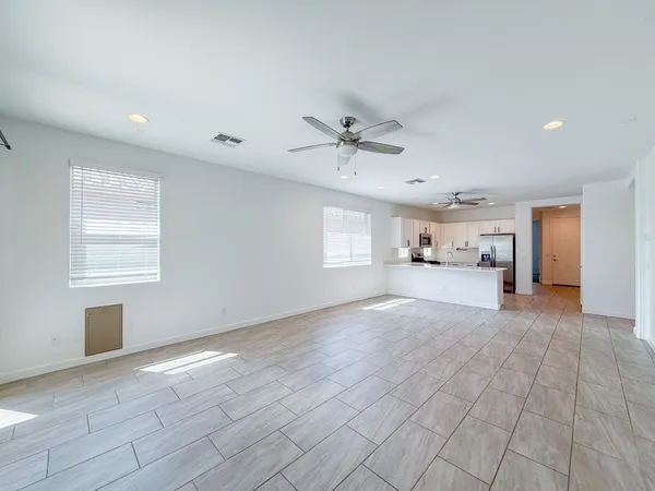 $2,595 | 3811 South 64th Drive, Phoenix, AZ 85043