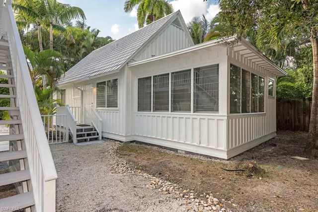 a view of a workspace with furniture