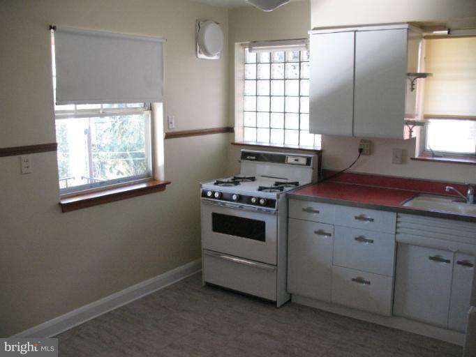 633 Overbrook Road Baltimore, MD 21212 - Photo 14 of 30 Kitchen