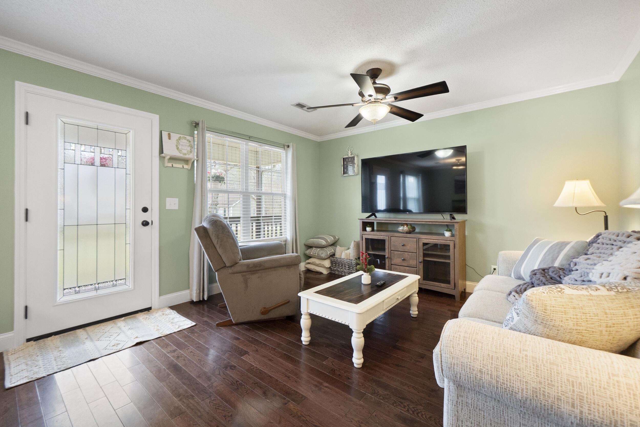 797 Kings Row Cohutta, GA 30710 - Photo 4 of 31 Living Room