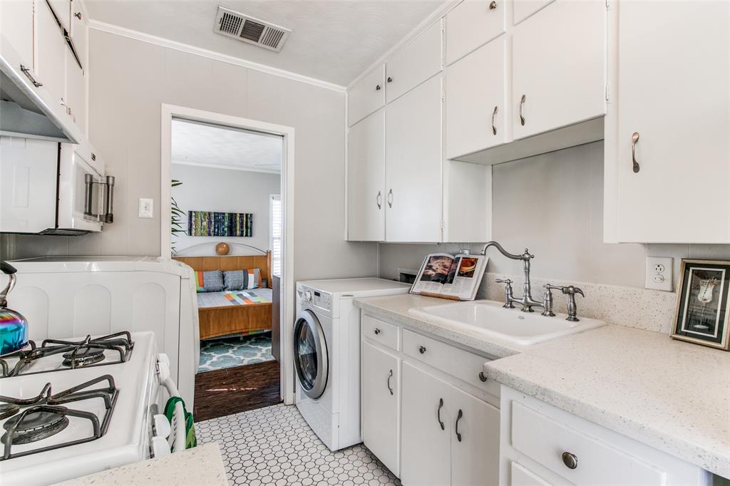 2012 North Locust Street Denton, TX 76209 - Photo 28 of 39 Guest Kitchen with Washer and Dryer Included!