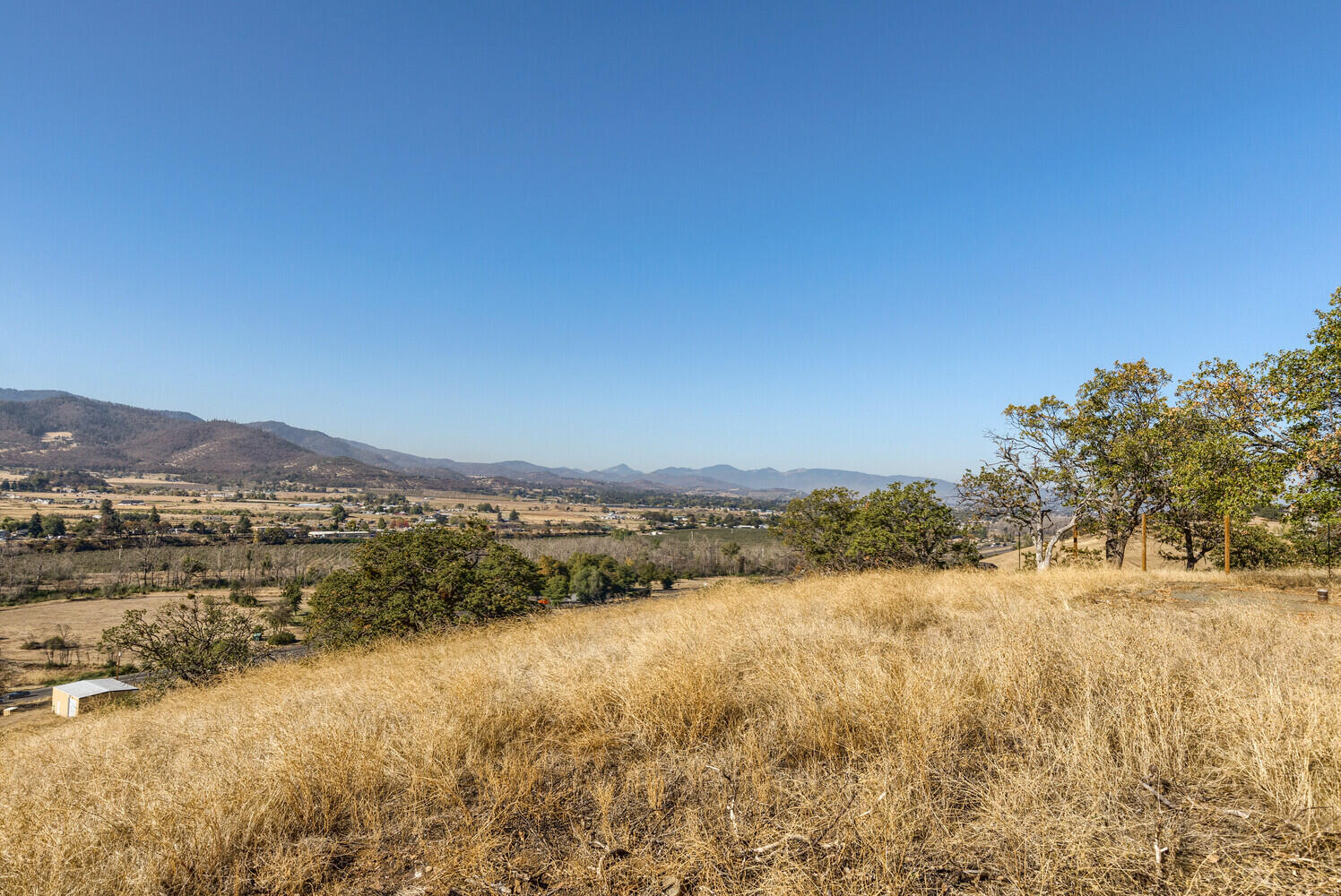 993 Suncrest Road Talent, OR 97540 - Photo 16 of 31 A8