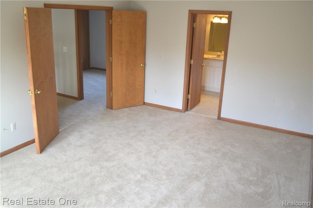 30992 Country Ridge Circle Farmington, MI 48331 - Photo 25 of 40 26.jpg