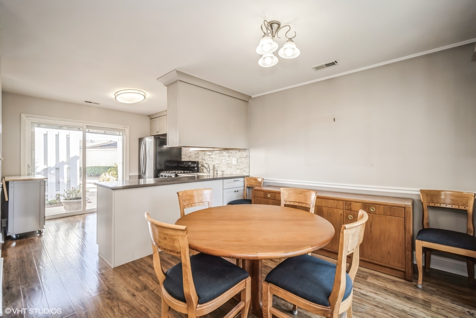793 Barnaby Place Wheeling, IL 60090 - Photo 4 of 10 a dining room with furniture and wooden floor