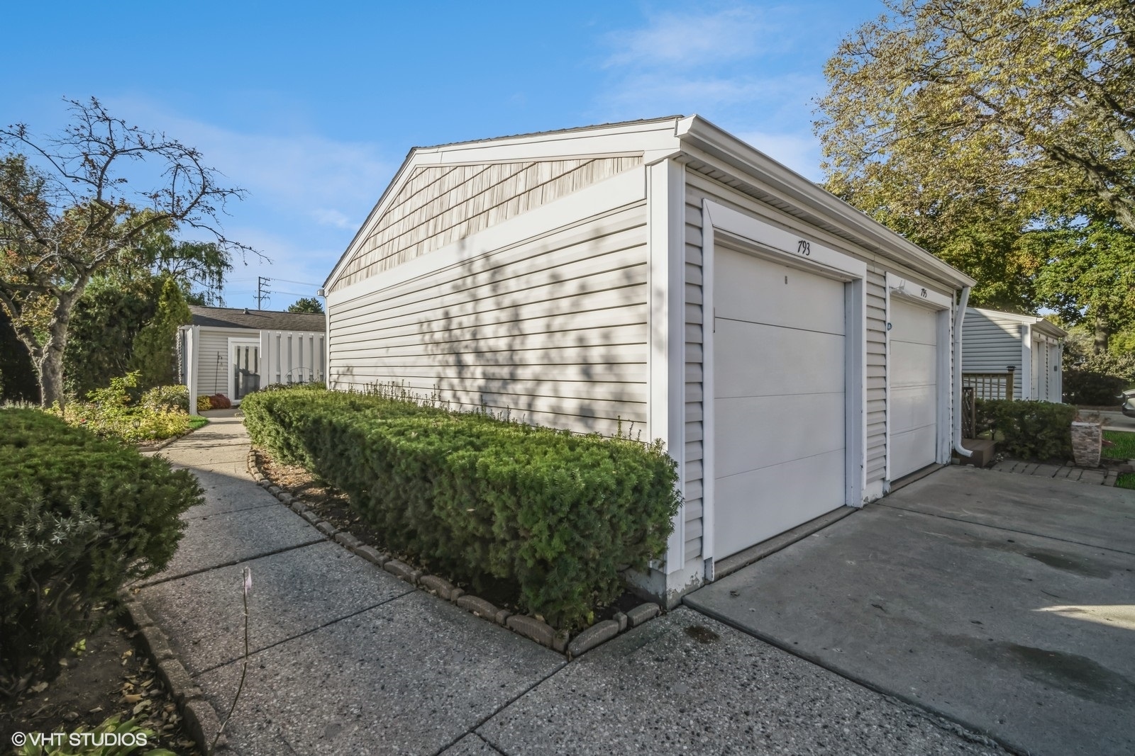 793 Barnaby Place Wheeling, IL 60090 - Photo 10 of 10 a front view of a house with a garden