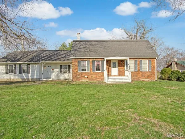 $300,000 | 9 Parklane Drive West, Troy, IL 62294