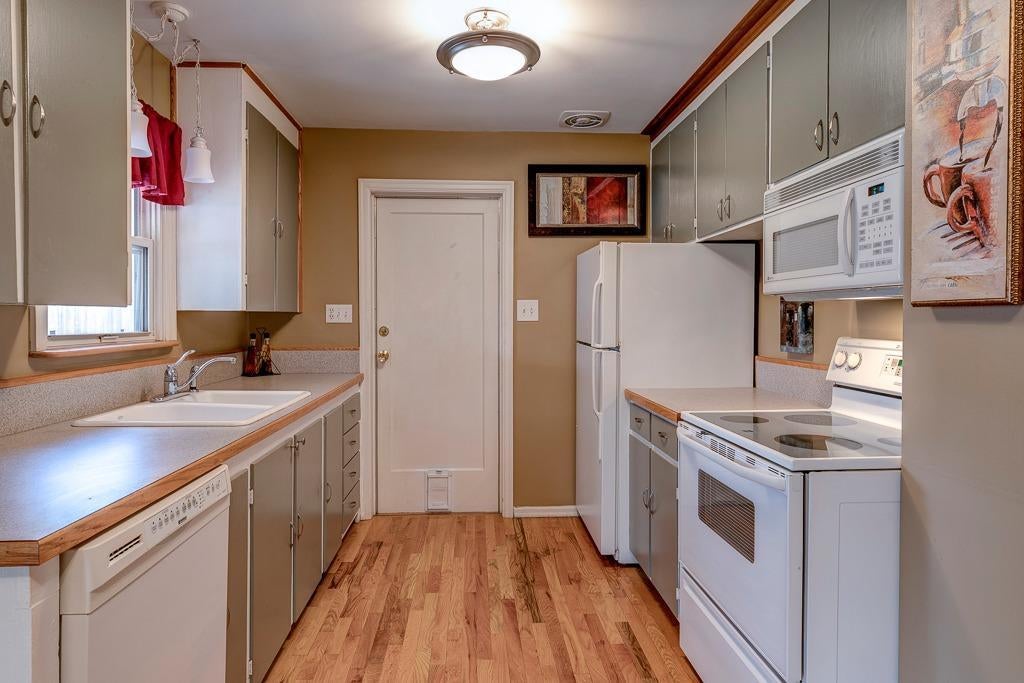1939 Roberts Road Medford, OR 97504 - Photo 2 of 27 Additional Photo