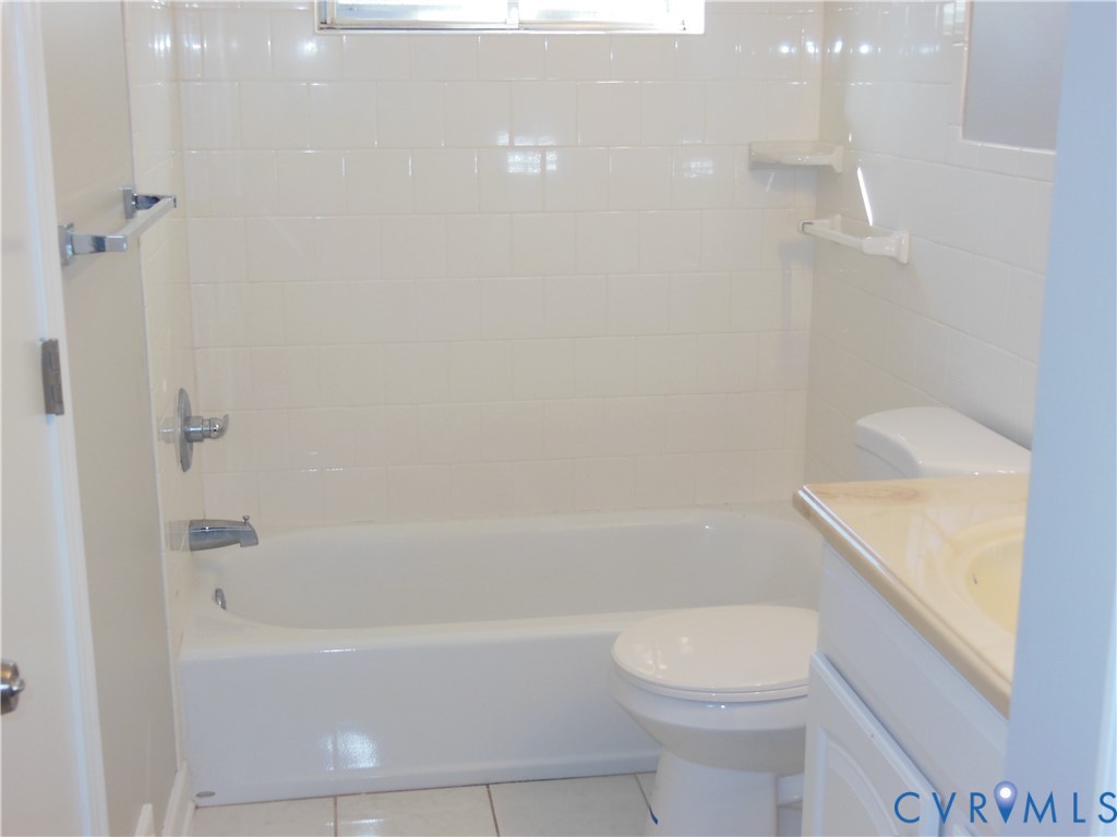 2040 Warrior Trail Chesterfield, VA 23236 - Photo 14 of 26 Hall Bath
