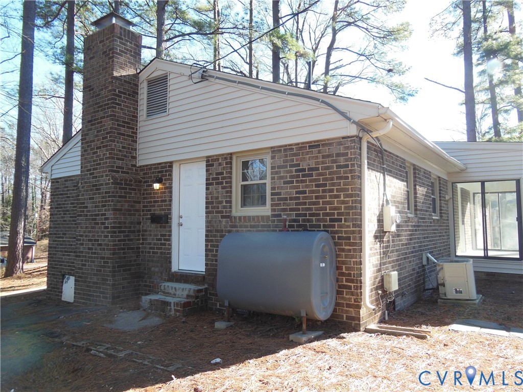 2040 Warrior Trail Chesterfield, VA 23236 - Photo 3 of 26 Right side