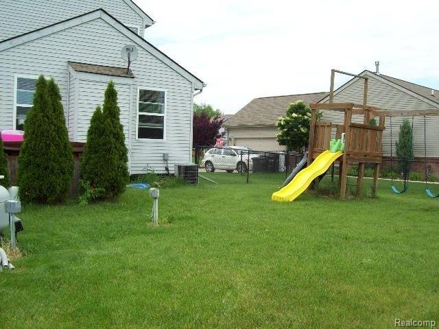 52103 Rivard Road New Baltimore, MI 48047 - Photo 18 of 20 JUYARDNE 4 048