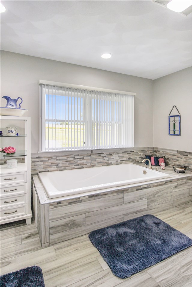 14958 Trask Bridge Road Pecatonica, IL 61063 - Photo 27 of 40 a spacious bathroom with a tub and a window