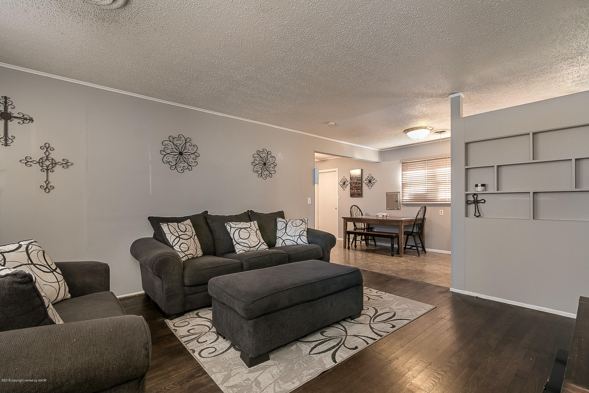 5103 Crockett Street Amarillo, TX 79110 - Photo 4 of 17 004_Living Room 2