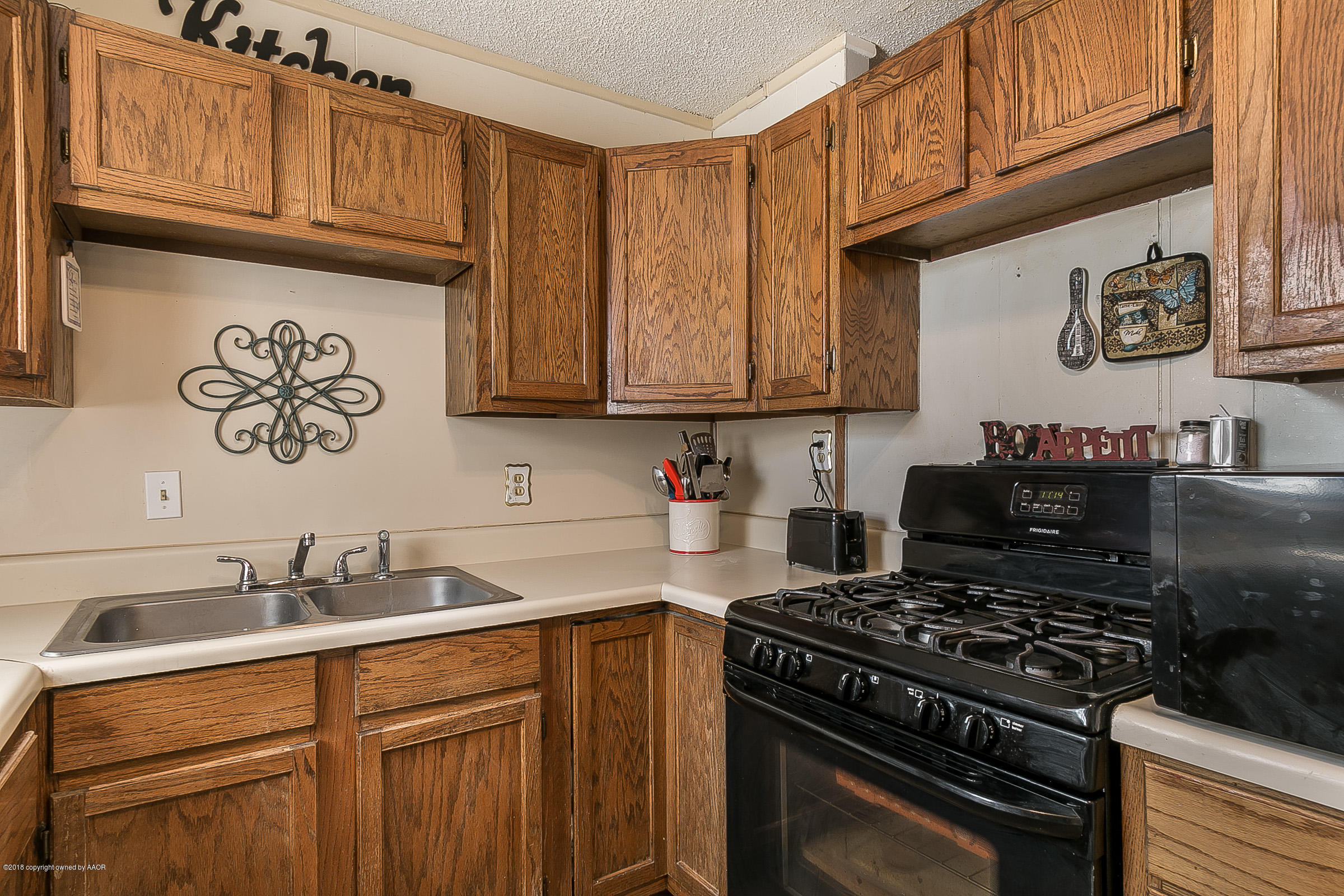 5103 Crockett Street Amarillo, TX 79110 - Photo 6 of 17 006_Kitchen