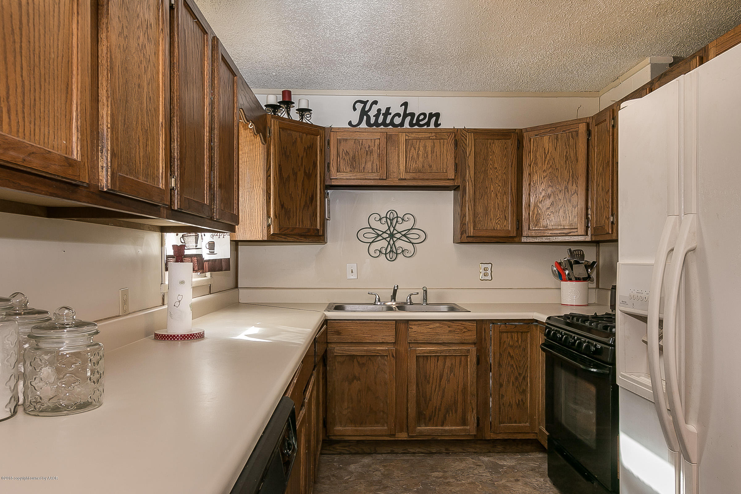 5103 Crockett Street Amarillo, TX 79110 - Photo 7 of 17 007_Kitchen 2