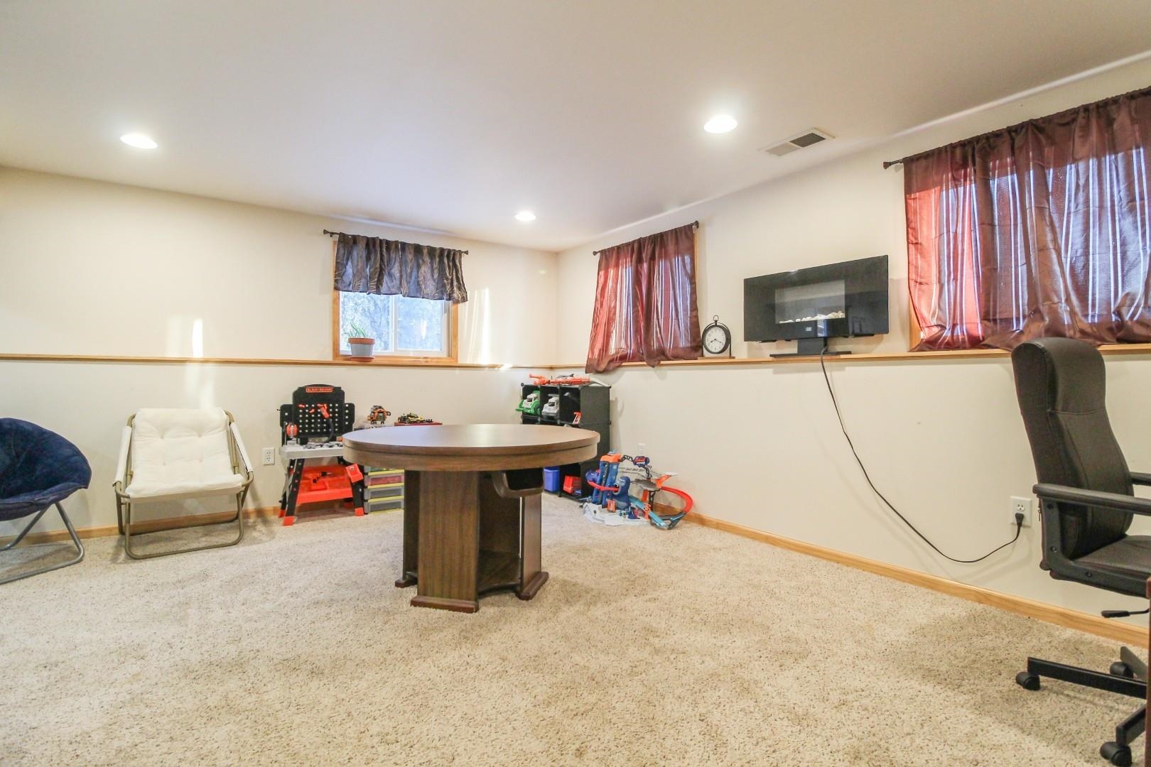 218 Sullivan Street Cambridge, WI 53523 - Photo 20 of 48