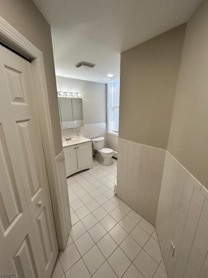 111 Anderson Avenue, Unit 5 Fairview, NJ 07022 - Photo 10 of 13