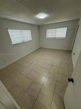 $2,000 | 15221 Northeast 6th Avenue, Unit A111, Miami, FL 33162