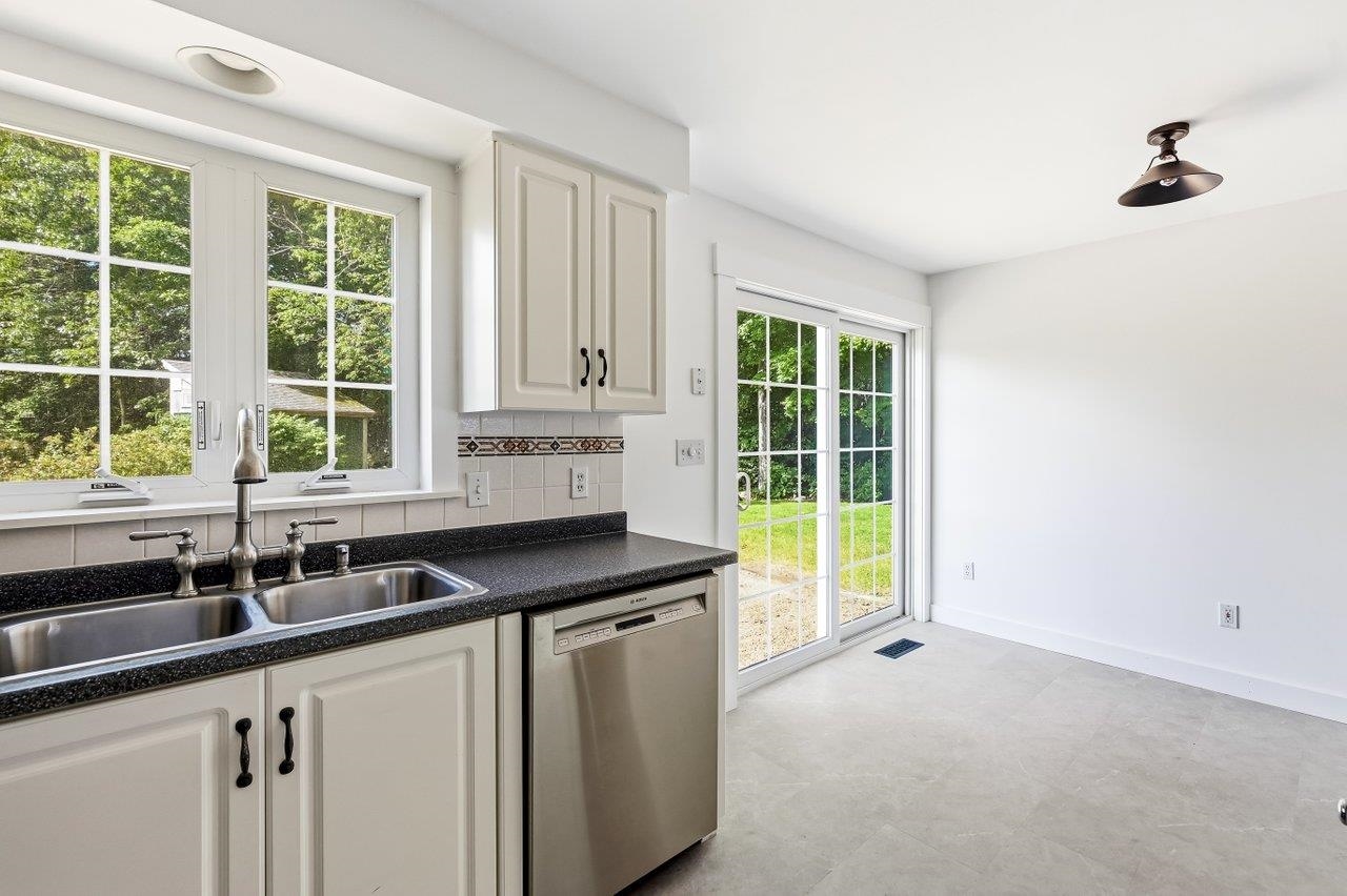 76 Mast Road Dover, NH 03820 - Photo 16 of 52