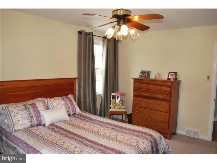 327 Kent Road Springfield, PA 19064 - Photo 13 of 25 Bedroom - Main