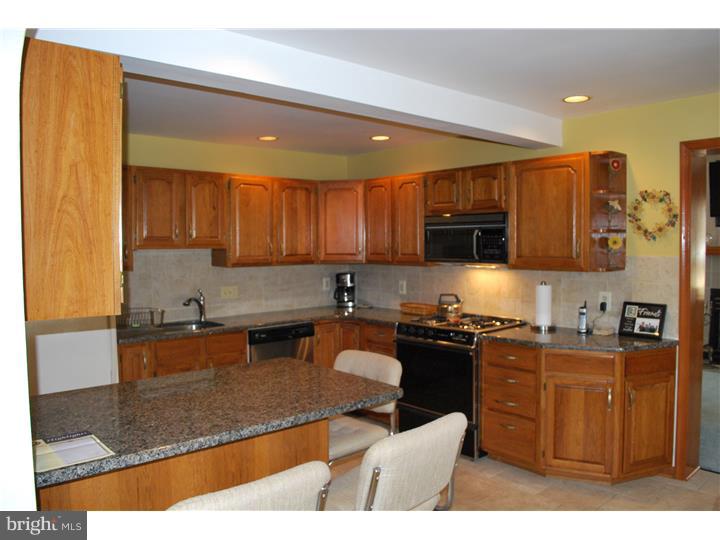 327 Kent Road Springfield, PA 19064 - Photo 6 of 25 Kitchen