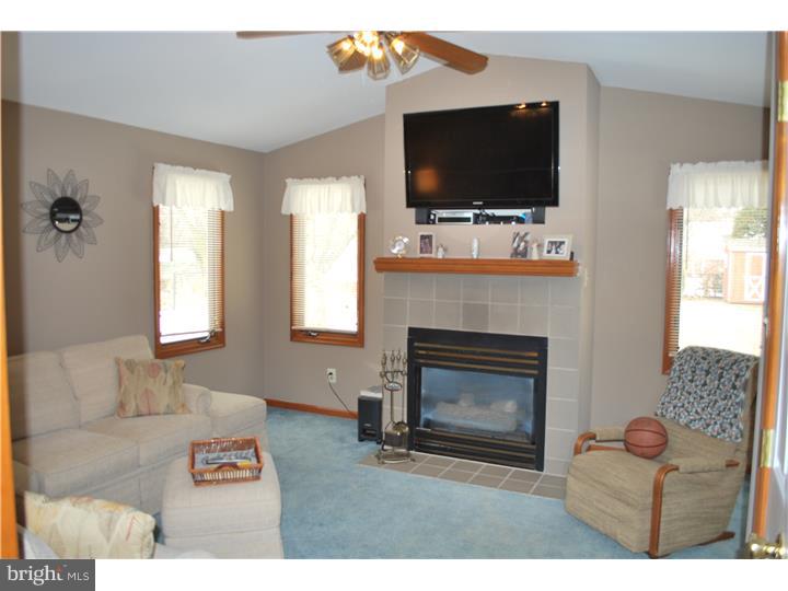 327 Kent Road Springfield, PA 19064 - Photo 9 of 25 Family Room